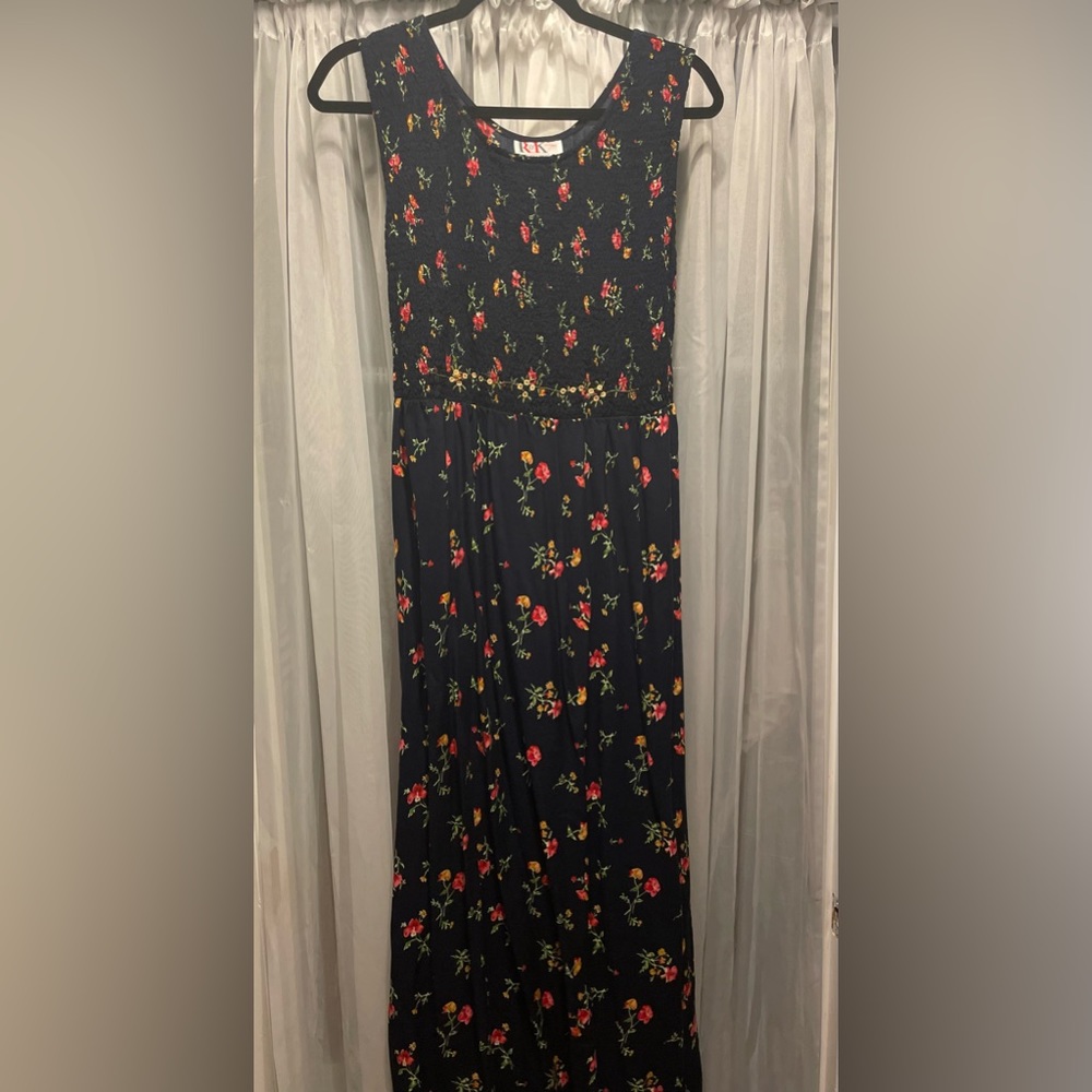 Floral dress! Size 12. Maxi dress.